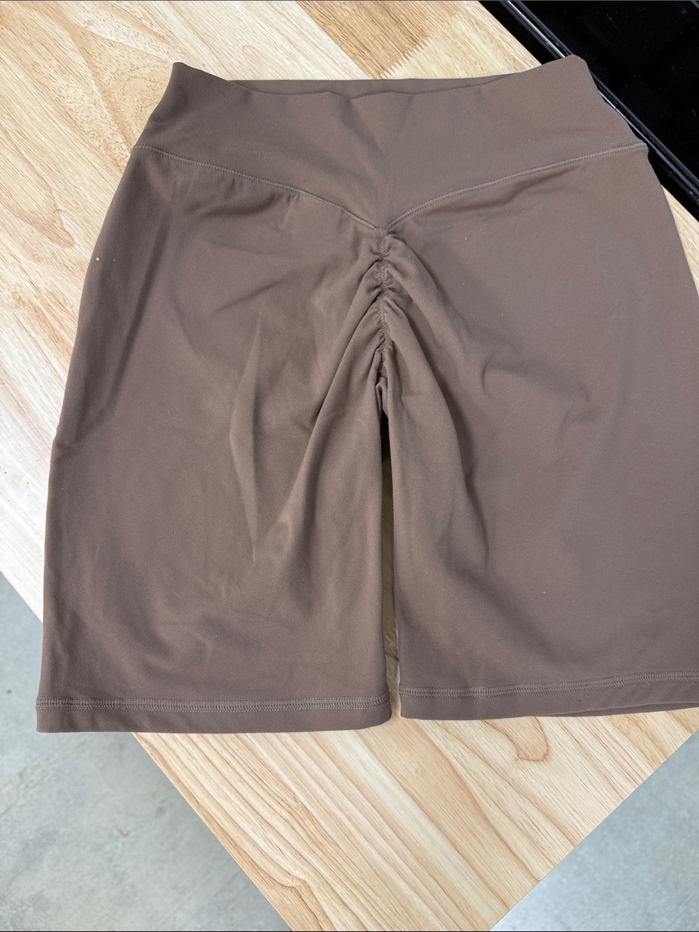 Stacci Athletics 6” inseam Lumi shorts in Macchiato- size med - Picture 3 of 5